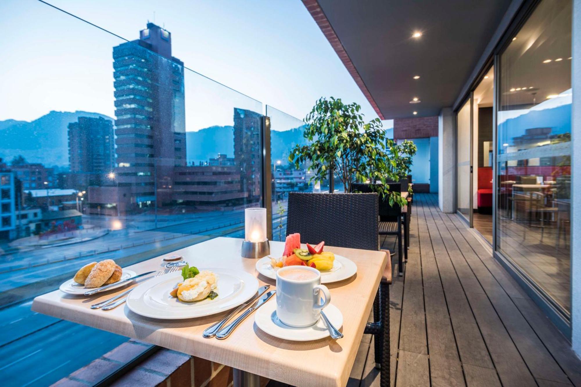 Отель Nh Bogota Urban 26 Royal Экстерьер фото