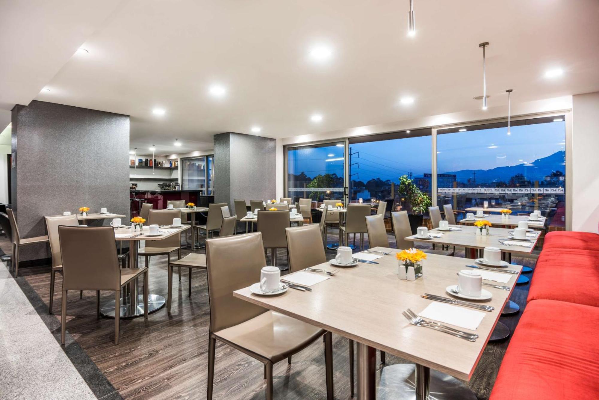 Отель Nh Bogota Urban 26 Royal Экстерьер фото