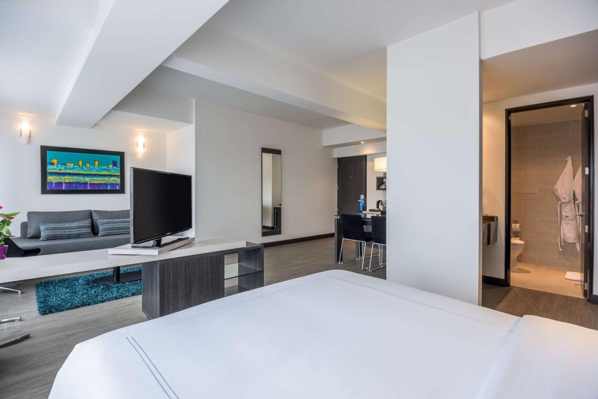 Отель Nh Bogota Urban 26 Royal Экстерьер фото