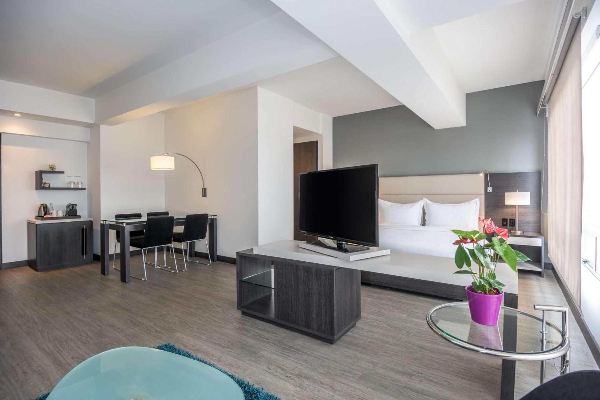 Отель Nh Bogota Urban 26 Royal Экстерьер фото